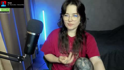 Snapshot of hell_hotline chatting on 10/18/25, 07:14 Red online show from 10/18/25, 07:14