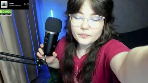 Snapshot of hell_hotline chatting on 10/23/25, 06:28 Red online show from 10/23/25, 06:28