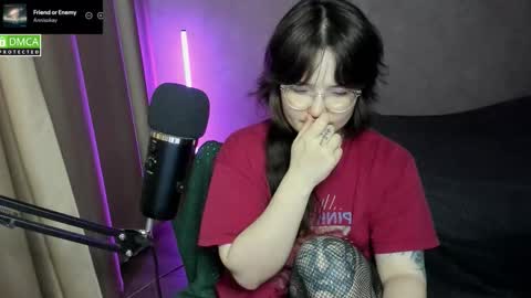 Snapshot of hell_hotline chatting on 10/24/25, 06:59 Red online show from 10/24/25, 06:59