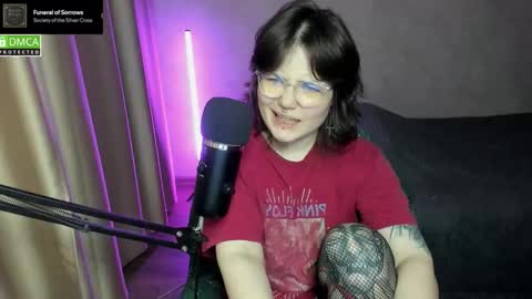 Snapshot of hell_hotline chatting on 10/25/25, 08:36 Red online show from 10/25/25, 08:36