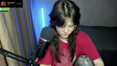 Snapshot of hell_hotline chatting on 10/28/25, 07:49 Red online show from 10/28/25, 07:49