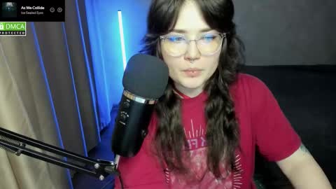 Snapshot of hell_hotline chatting on 10/30/25, 06:52 Red online show from 10/30/25, 06:52