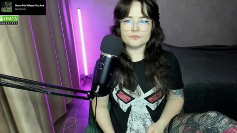 Snapshot of hell_hotline chatting on 11/06/25, 06:53 Red online show from 11/06/25, 06:53