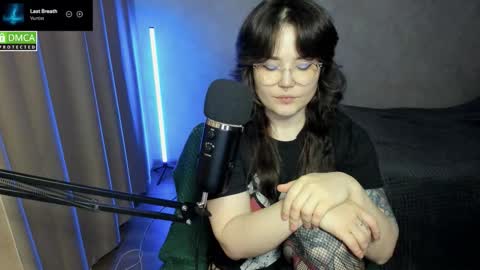 Snapshot of hell_hotline chatting on 11/07/25, 07:03 Red online show from 11/07/25, 07:03