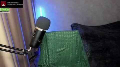 Snapshot of hell_hotline chatting on 11/23/25, 06:08 Red online show from 11/23/25, 06:08