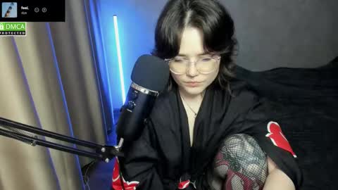 Snapshot of hell_hotline chatting on 11/24/25, 07:02 Red online show from 11/24/25, 07:02