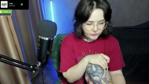 Snapshot of hell_hotline chatting on 12/05/25, 08:38 Red online show from 12/05/25, 08:38