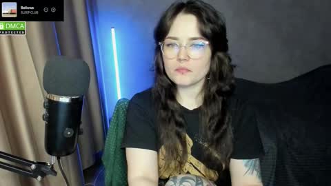 Snapshot of hell_hotline chatting on 12/22/25, 06:49 Red online show from 12/22/25, 06:49