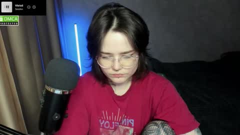 Snapshot of hell_hotline chatting on 01/14/26, 06:46 Red online show from 01/14/26, 06:46