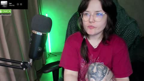 Snapshot of hell_hotline chatting on 02/11/26, 10:04 Red online show from 02/11/26, 10:04