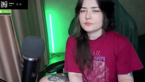 Snapshot of hell_hotline chatting on 02/17/26, 06:47 Red online show from 02/17/26, 06:47