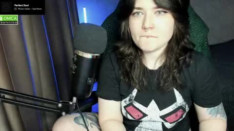 Red online show from 05/25/26, 06:47