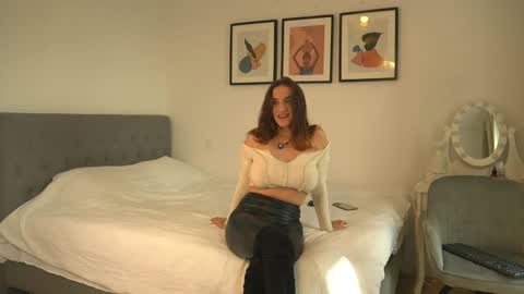 Snapshot of hell_lo chatting on 02/26/26, 08:24 Lorette Lory online show from 02/26/26, 08:24