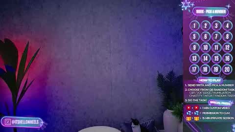 Snapshot of hell_on_heels_ chatting on 09/18/25, 01:18 - show loyalty and subscribe -  online show from 09/18/25, 01:18