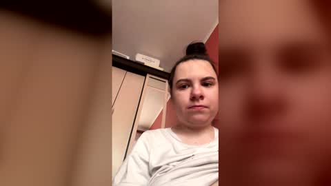 Snapshot of hellareousx chatting on 03/03/26, 07:25 HellaReousx online show from 03/03/26, 07:25