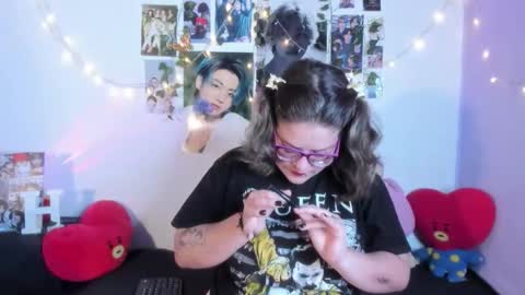 hellen online show from 11/25/25, 03:39