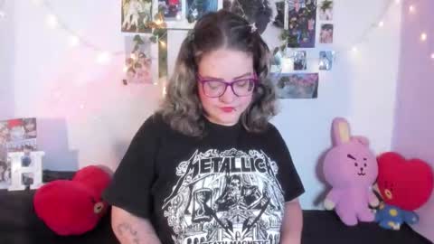 hellen online show from 12/14/25, 05:13