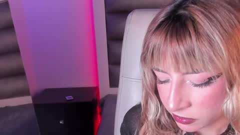 hellen__smith_ online show from 05/30/26, 10:07