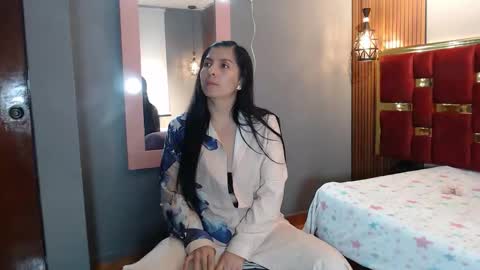 Snapshot of hellen_mark chatting on 04/29/26, 11:25 Hellen. online show from 04/29/26, 11:25