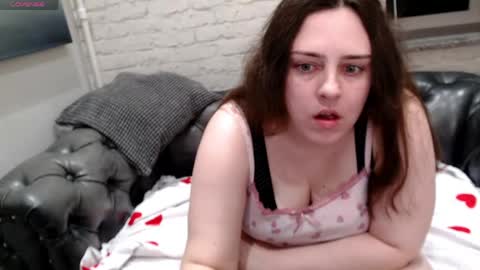 Snapshot of hellen_miller__ chatting on 05/04/26, 05:53 Hellen online show from 05/04/26, 05:53
