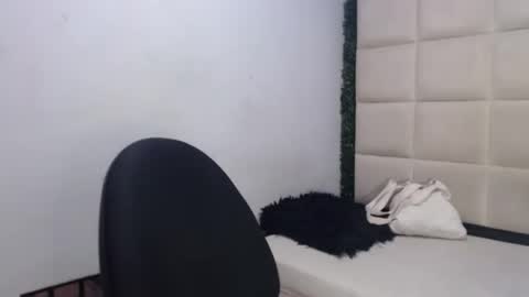 Snapshot of hellen_queensex chatting on 02/03/25, 03:06 hellen_queensex online show from 02/03/25, 03:06