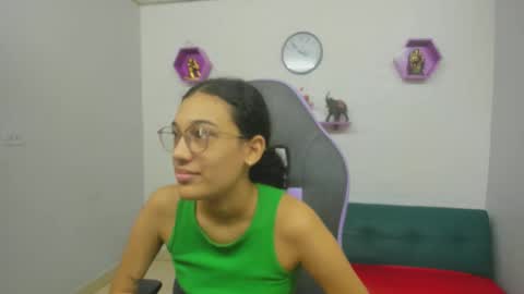 Snapshot of hellen_queensex chatting on 02/15/25, 04:12 hellen_queensex online show from 02/15/25, 04:12