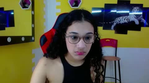 Snapshot of hellen_queensex chatting on 02/18/25, 02:38 hellen_queensex online show from 02/18/25, 02:38