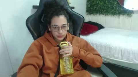 Snapshot of hellen_queensex chatting on 02/22/25, 05:02 hellen_queensex online show from 02/22/25, 05:02