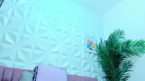 Snapshot of hellen_sky_ chatting on 01/17/25, 01:15 hellen online show from 01/17/25, 01:15