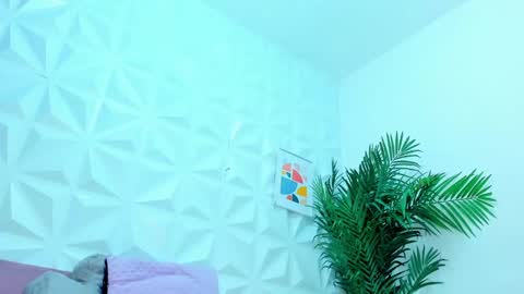 Snapshot of hellen_sky_ chatting on 01/24/25, 01:35 hellen online show from 01/24/25, 01:35