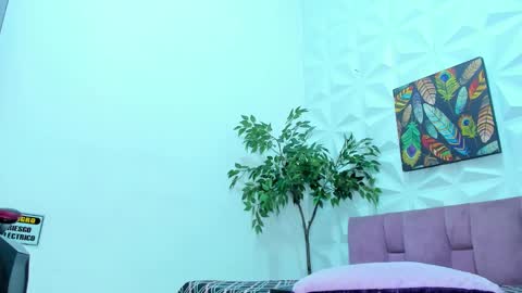 Snapshot of hellen_sky_ chatting on 02/19/25, 07:16 hellen online show from 02/19/25, 07:16