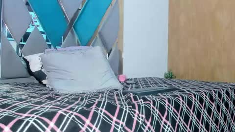 Snapshot of hellen_sky_ chatting on 02/23/25, 07:22 hellen online show from 02/23/25, 07:22