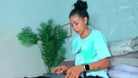 Snapshot of hellen_sky_ chatting on 10/04/25, 07:01 hellen online show from 10/04/25, 07:01