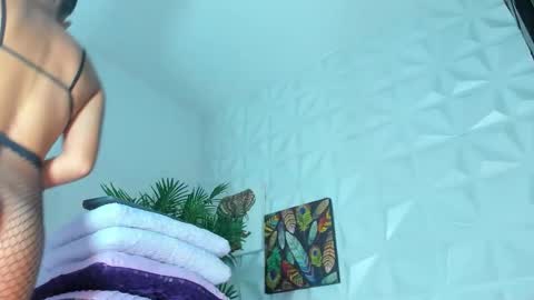 Snapshot of hellen_sky_ chatting on 10/25/25, 07:08 hellen online show from 10/25/25, 07:08