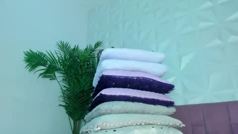 Snapshot of hellen_sky_ chatting on 11/12/25, 07:24 hellen online show from 11/12/25, 07:24