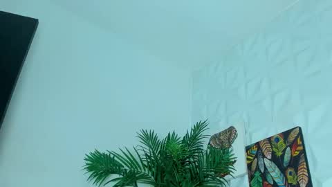 Snapshot of hellen_sky_ chatting on 11/18/25, 05:17 hellen online show from 11/18/25, 05:17