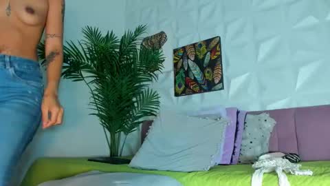 Snapshot of hellen_sky_ chatting on 11/24/25, 07:46 hellen online show from 11/24/25, 07:46