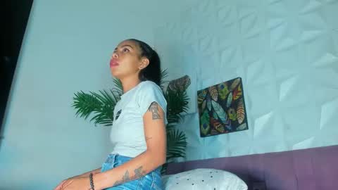 hellen     online show from 12/22/25, 07:00