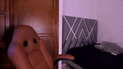 Snapshot of hellena_1 chatting on 09/20/25, 07:26 Juliet online show from 09/20/25, 07:26