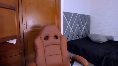 Snapshot of hellena_1 chatting on 09/24/25, 07:50 Juliet online show from 09/24/25, 07:50