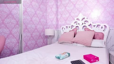 Snapshot of hellencute18_ chatting on 04/07/26, 11:32 online show from 04/07/26, 11:32