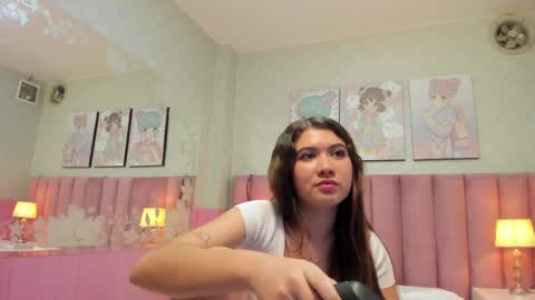 Snapshot of hellencute18_ chatting on 04/11/26, 11:31 online show from 04/11/26, 11:31