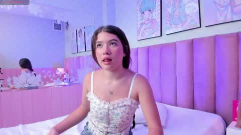 Snapshot of hellencute18_ chatting on 05/19/26, 06:14 online show from 05/19/26, 06:14