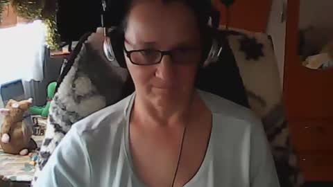 hellenmarie online show from 12/21/24, 11:33