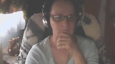 hellenmarie online show from 12/27/24, 11:17