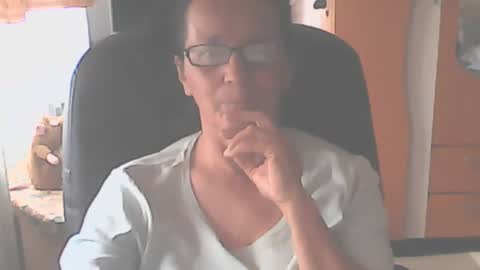 hellenmarie online show from 09/29/25, 10:53