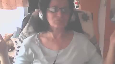 hellenmarie online show from 11/16/25, 11:16