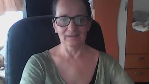hellenmarie online show from 05/10/26, 10:09