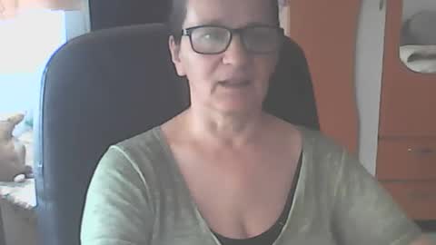 hellenmarie online show from 05/11/26, 10:21