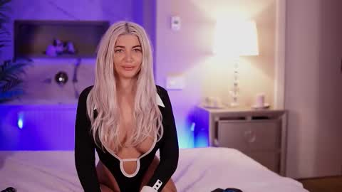 Snapshot of hellenroyy chatting on 11/05/25, 04:23 hellenroyy online show from 11/05/25, 04:23